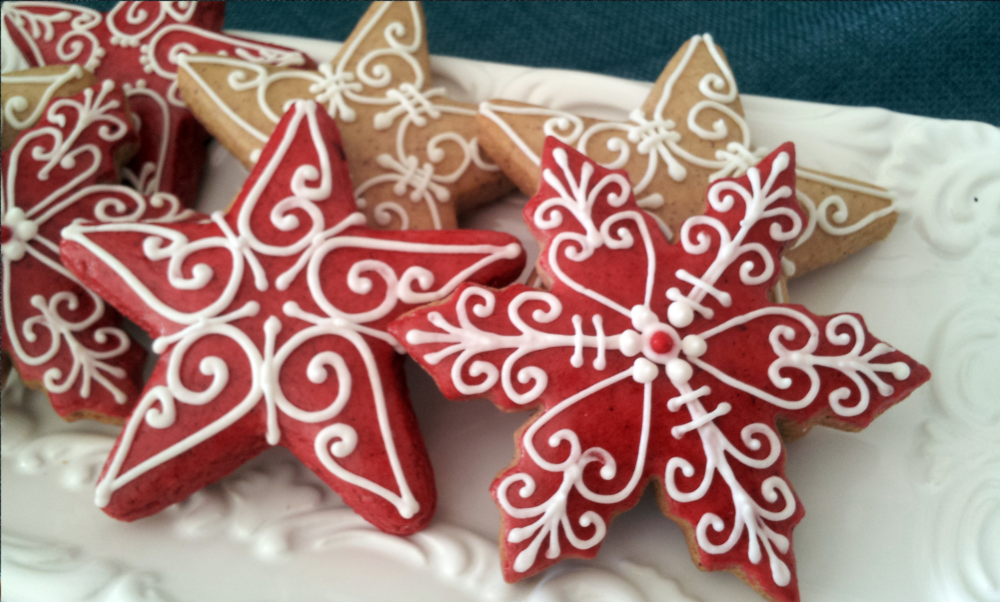 The red color on gingerbread